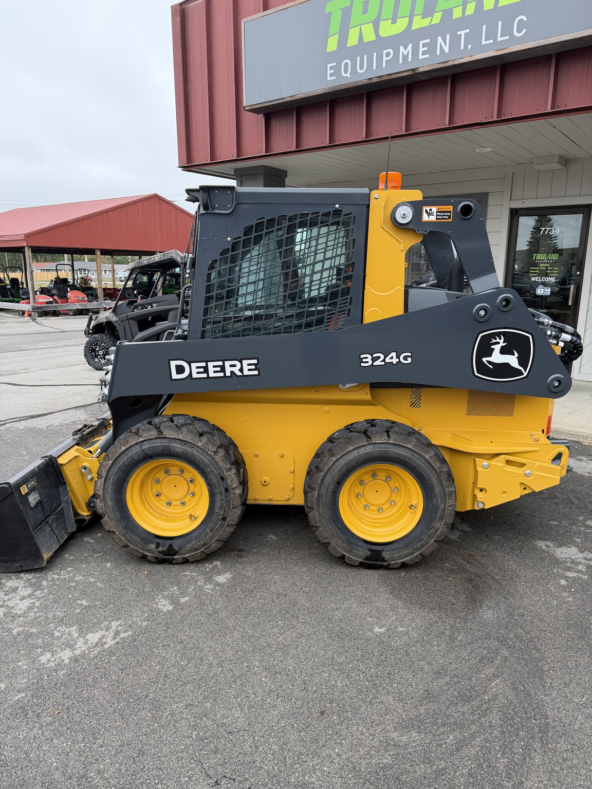 2023 John Deere 324G Image 8