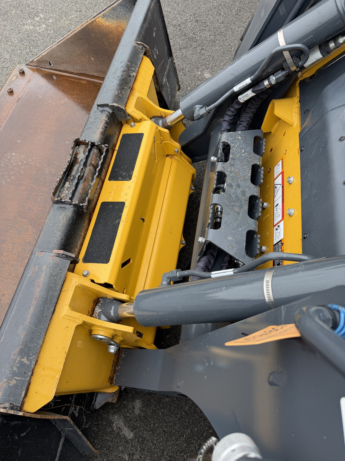 2023 John Deere 324G Image 10