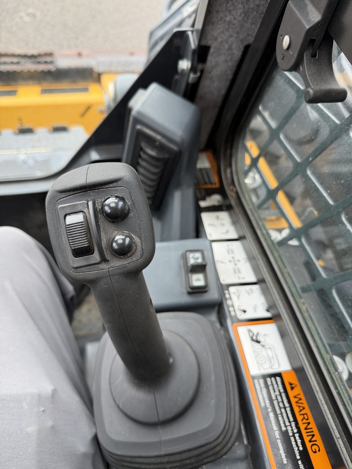 2023 John Deere 324G Image 16