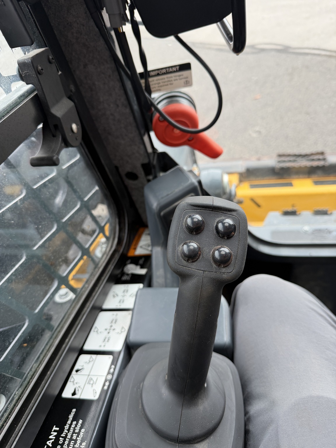 2023 John Deere 324G Image 17