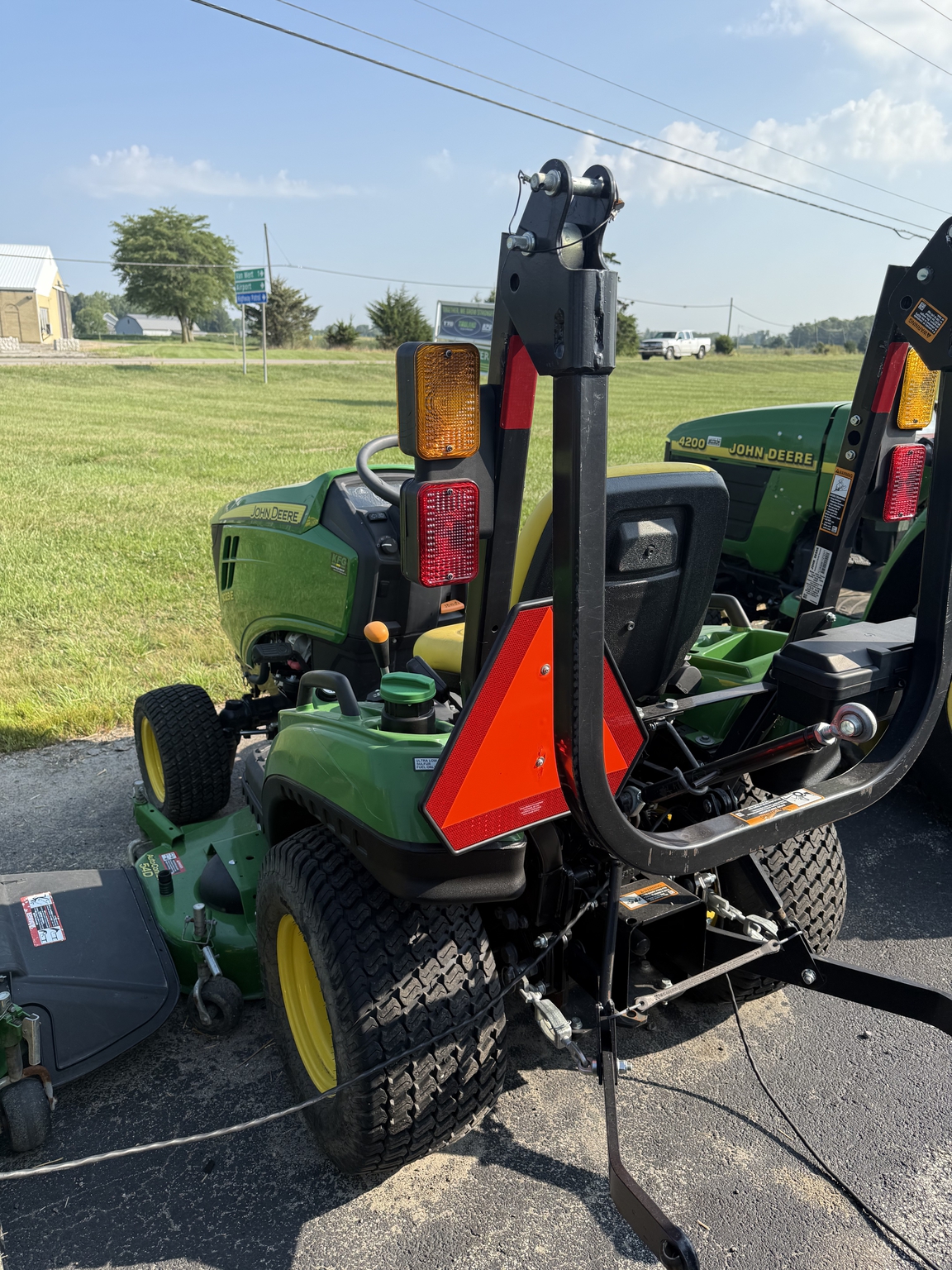 2022 John Deere 1023E Image 3
