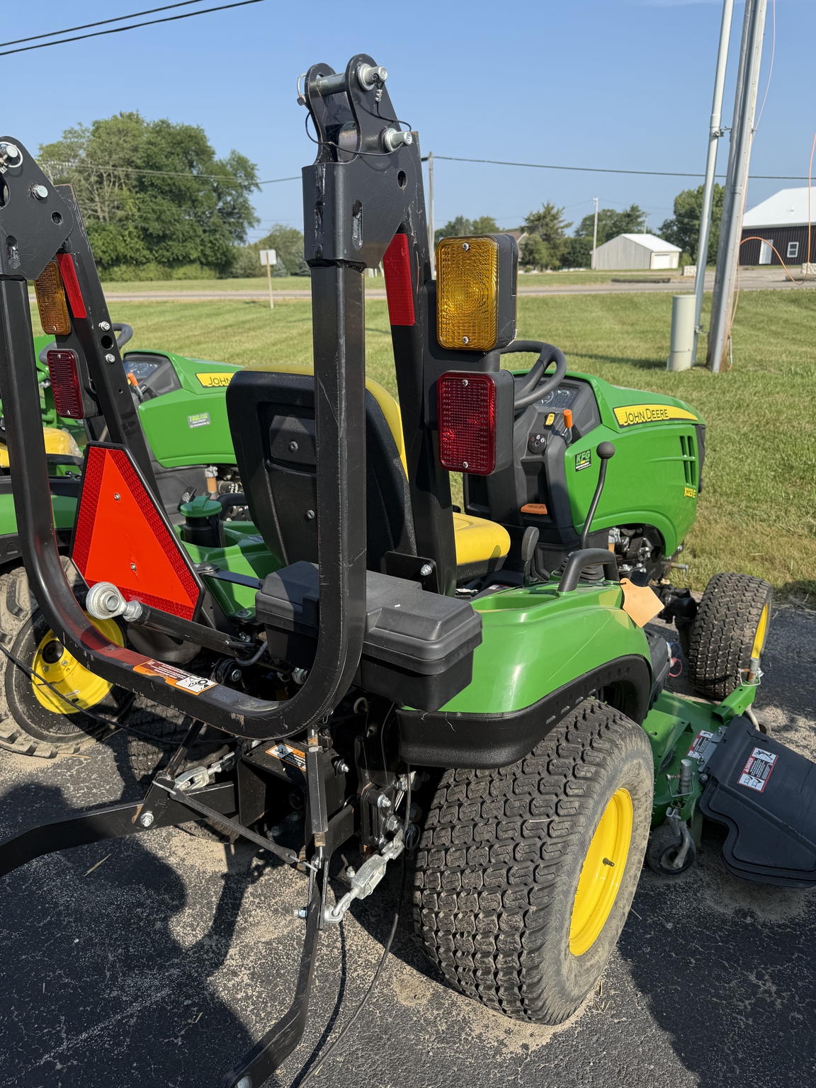 2022 John Deere 1023E Image 4