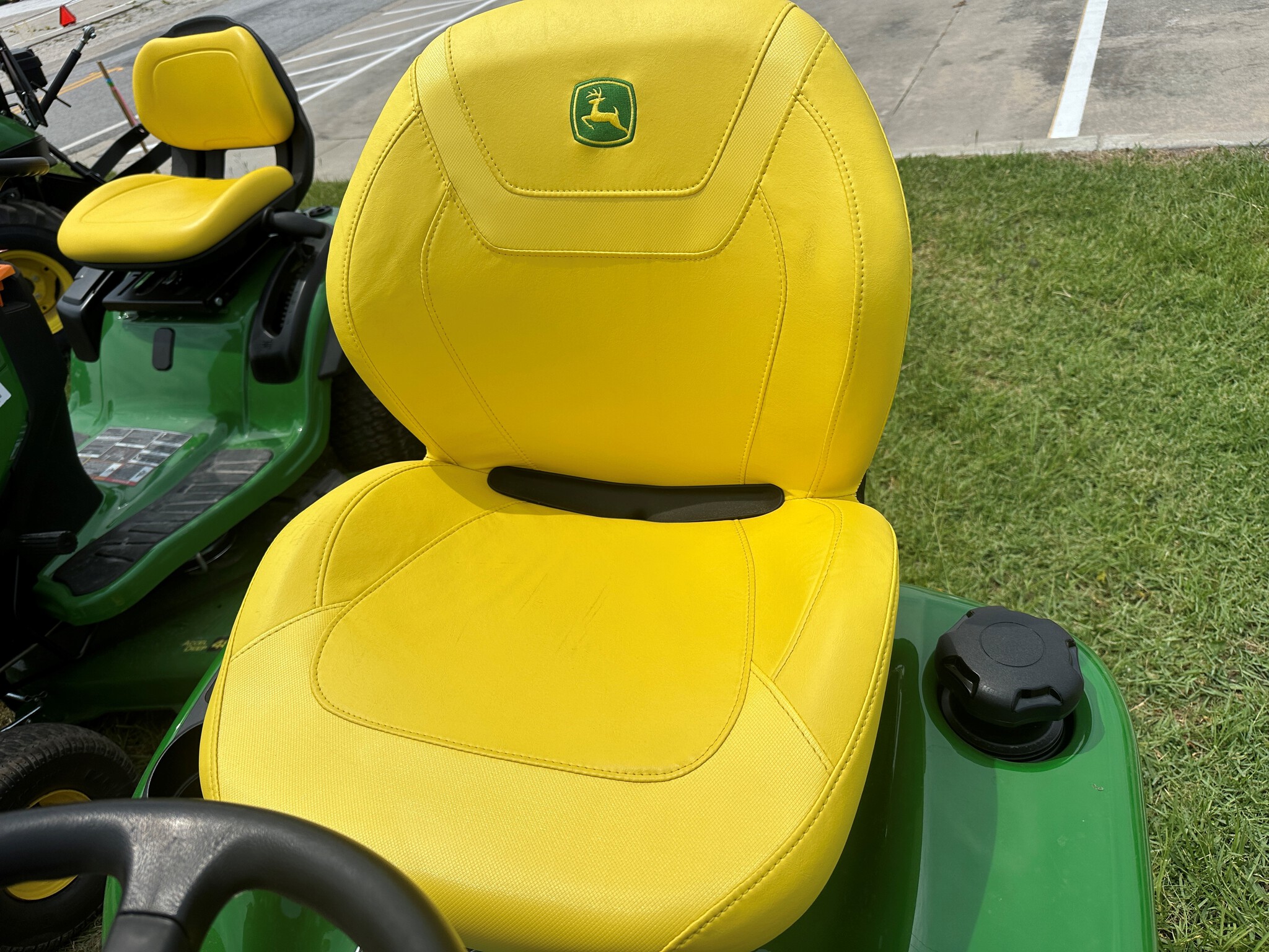 2024 John Deere X390 Image 4