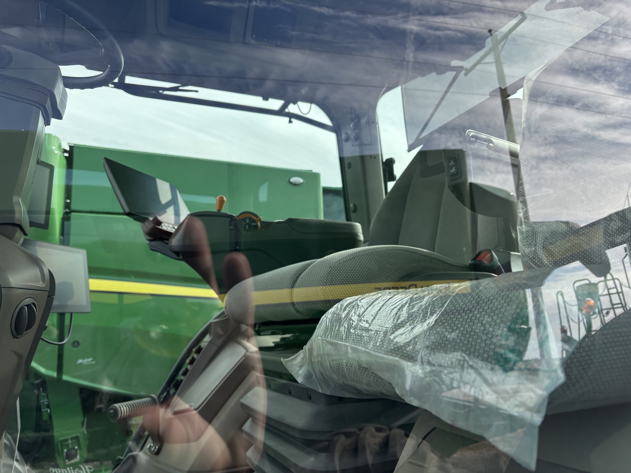  2024 John Deere 8R 310 at Heritage Tractor in Galesburg, IL