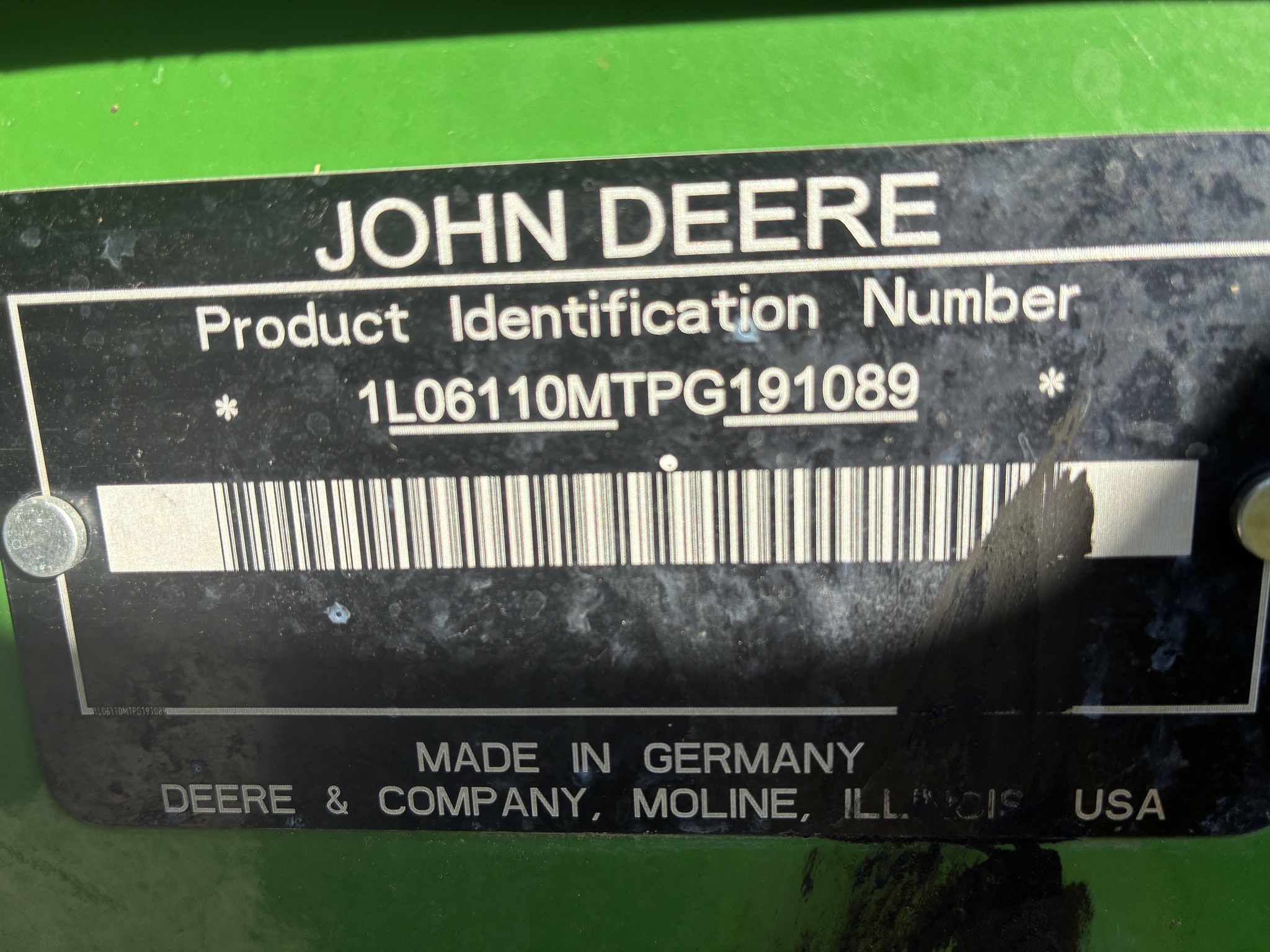 2023 John Deere 6110M Image 2