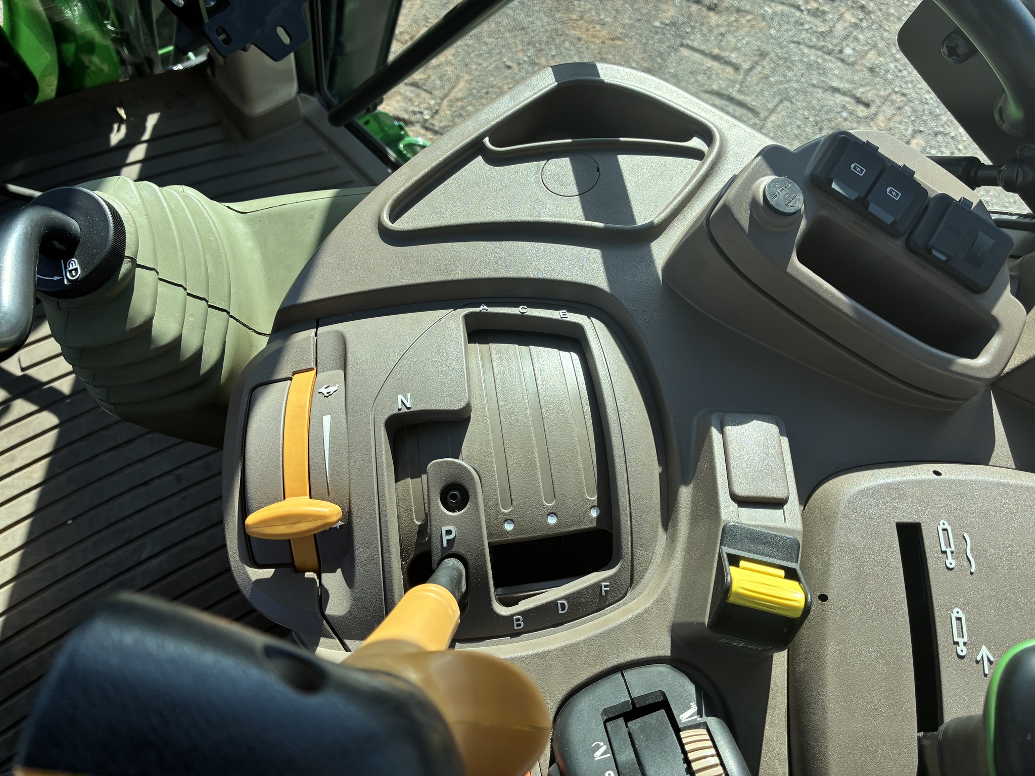 2023 John Deere 6110M Image 15