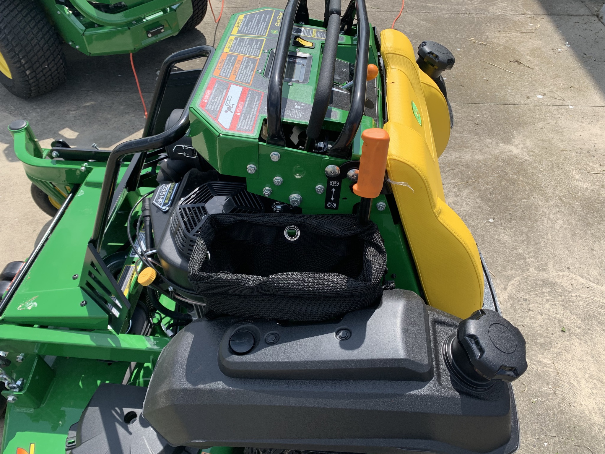 2025 John Deere Q820M Image 4