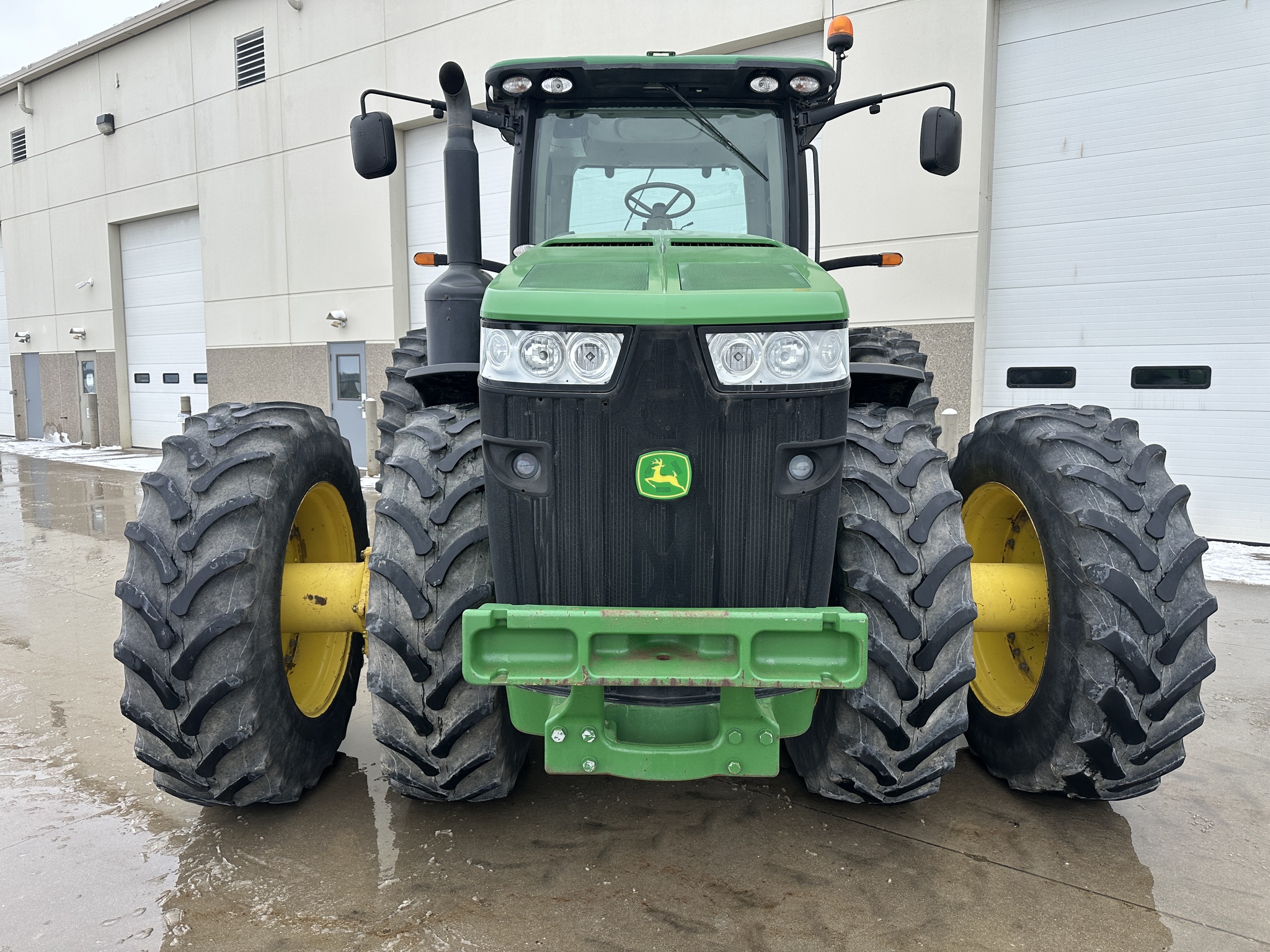2012 John Deere 8335R Image 8