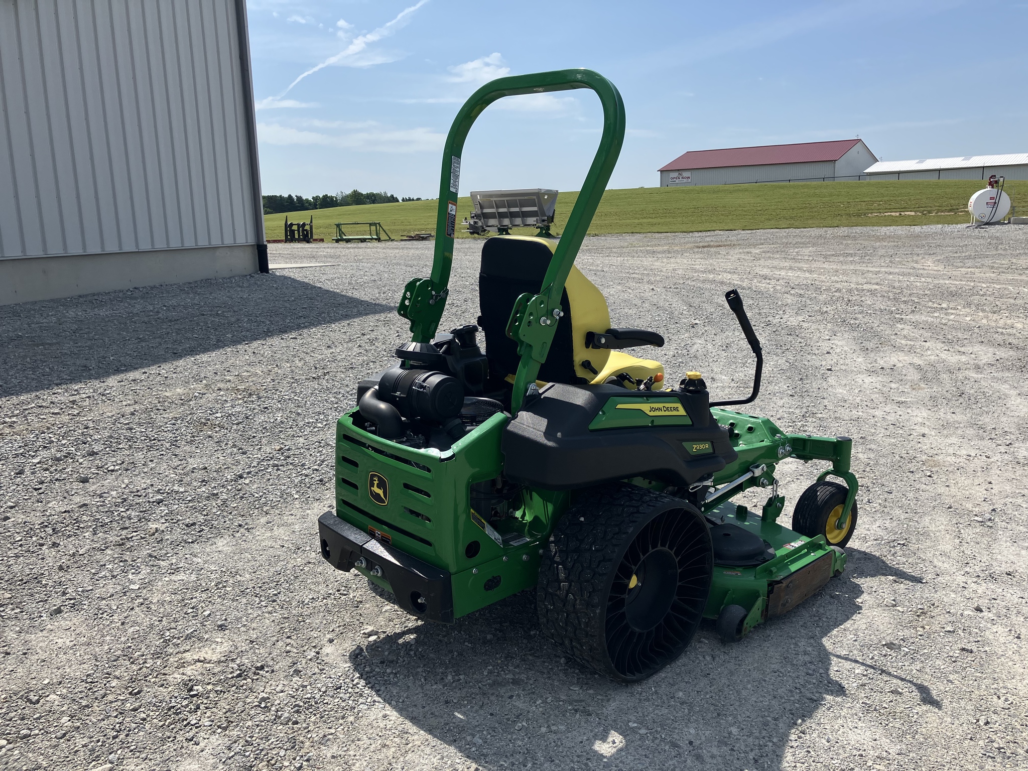 2022 John Deere Z930R Image 6