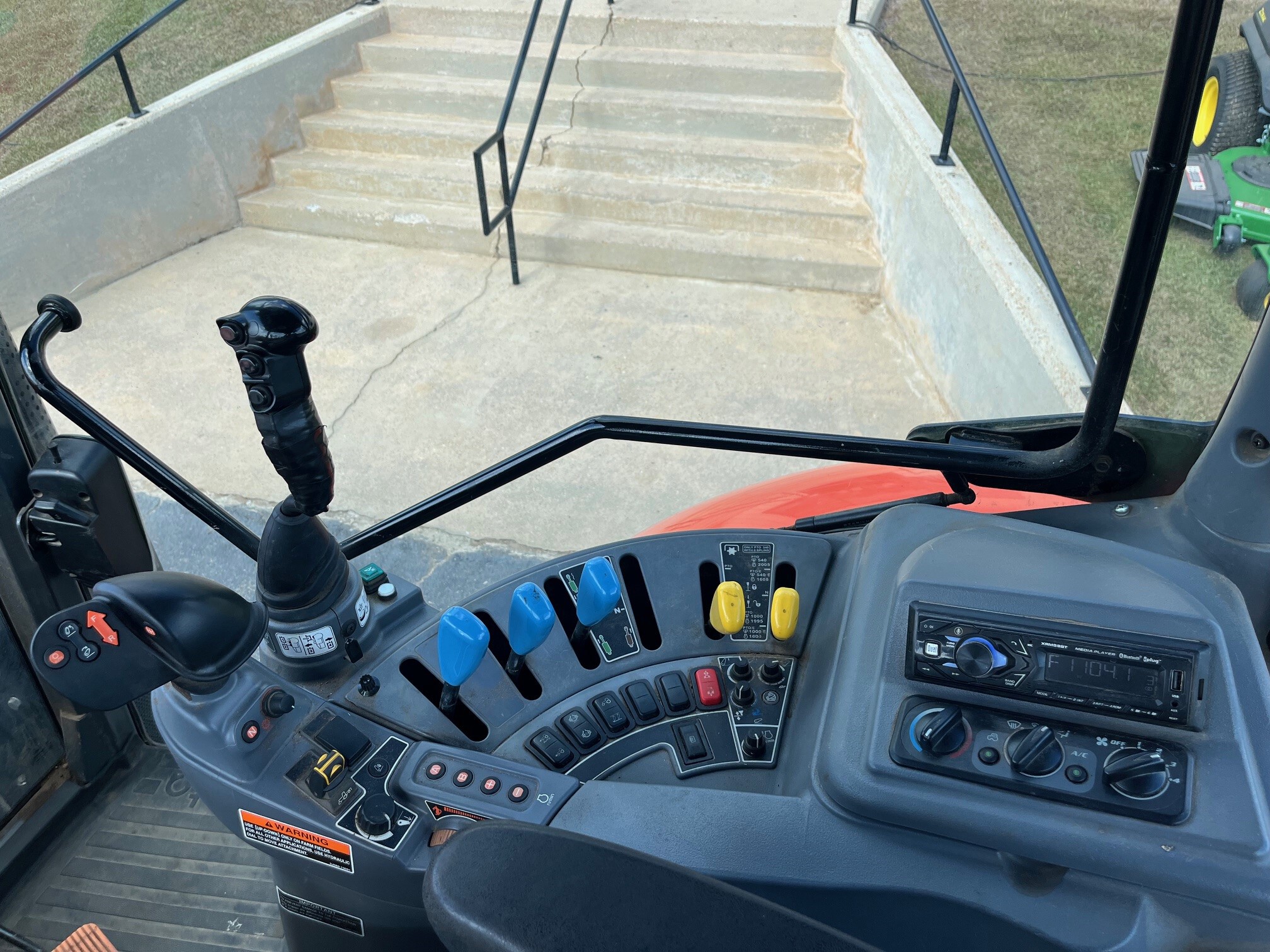 2021 Kubota M7-132 Image 8