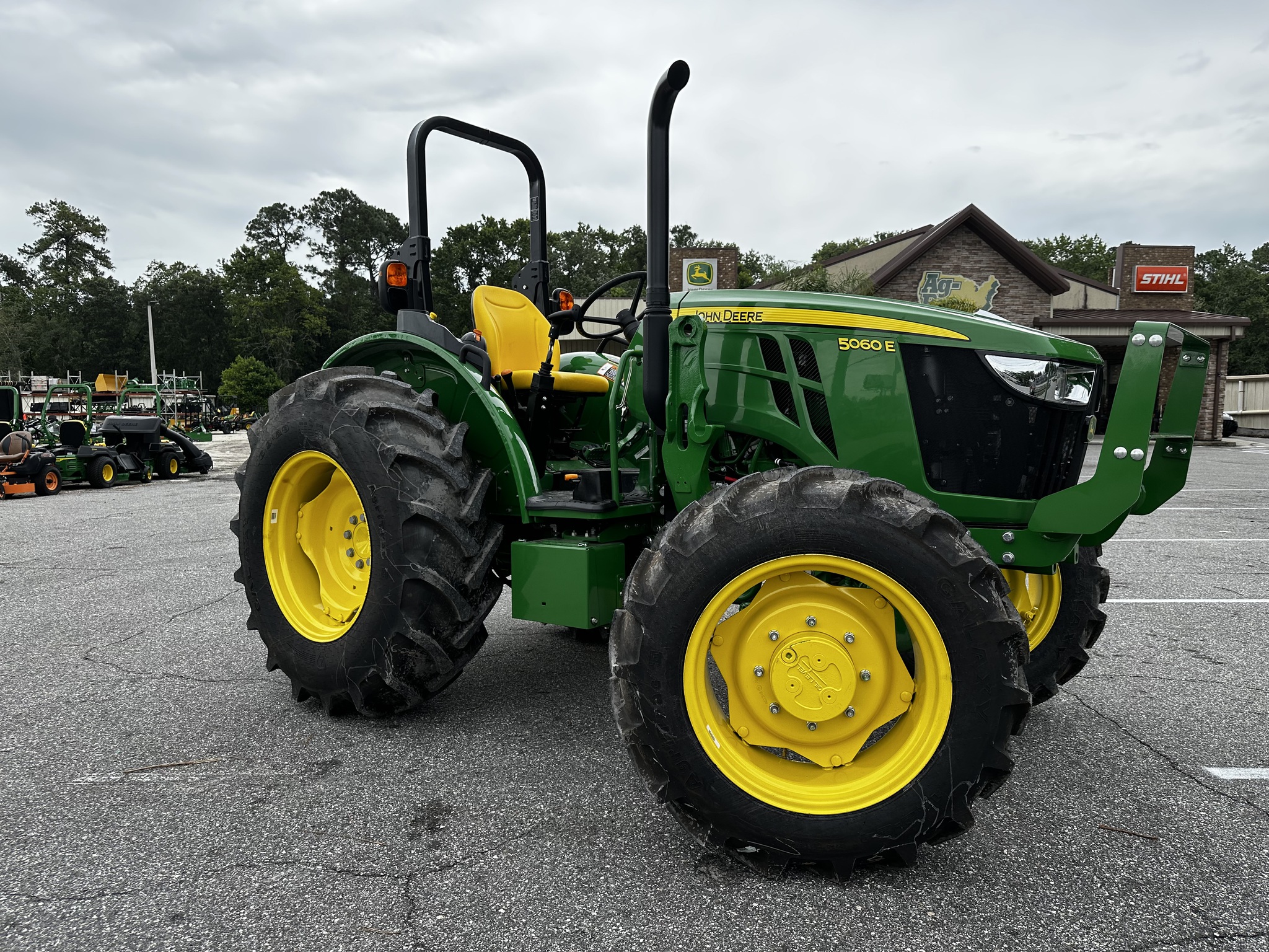 2025 John Deere 5060E Image 3