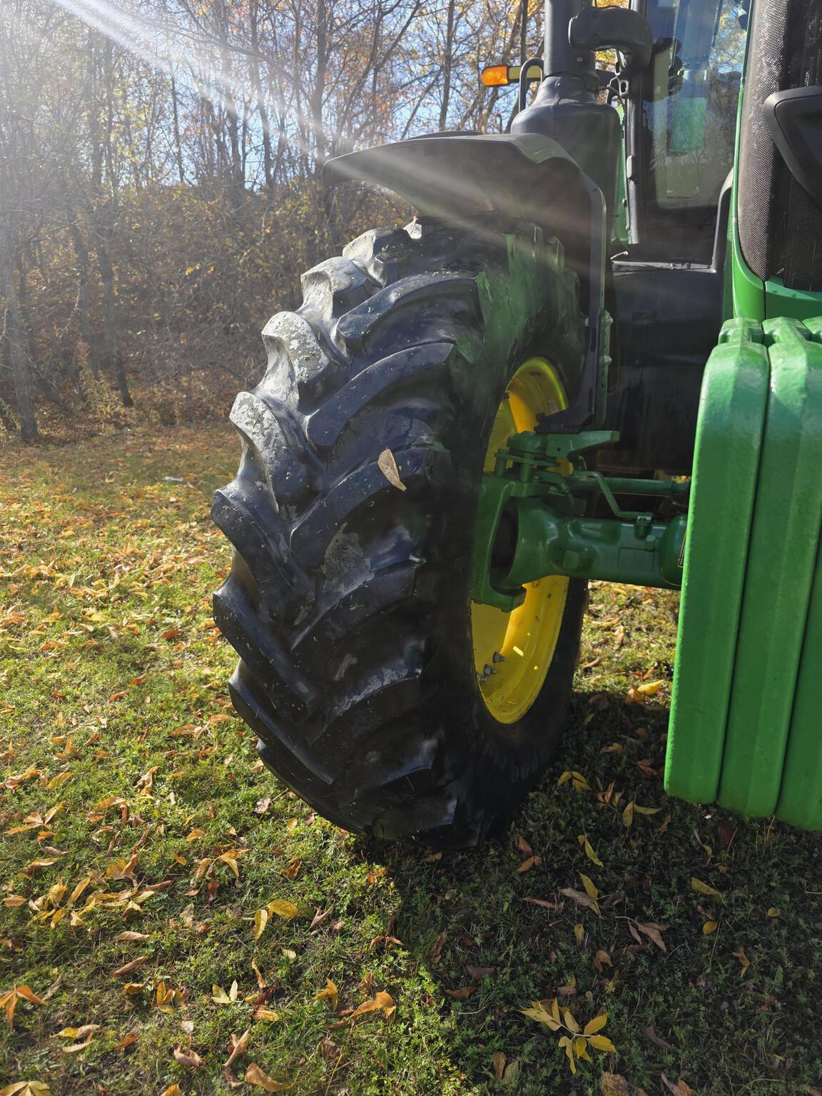 2019 John Deere 6215R Image 5