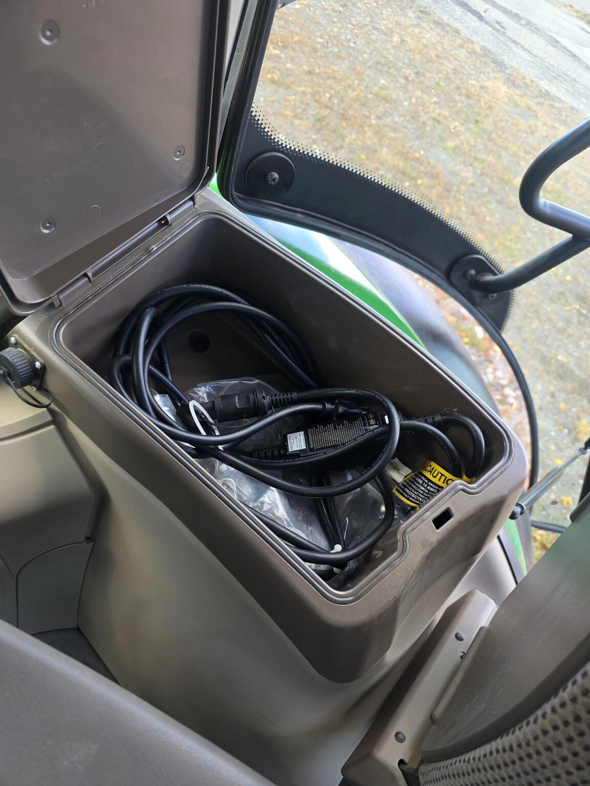 2019 John Deere 6215R Image 16