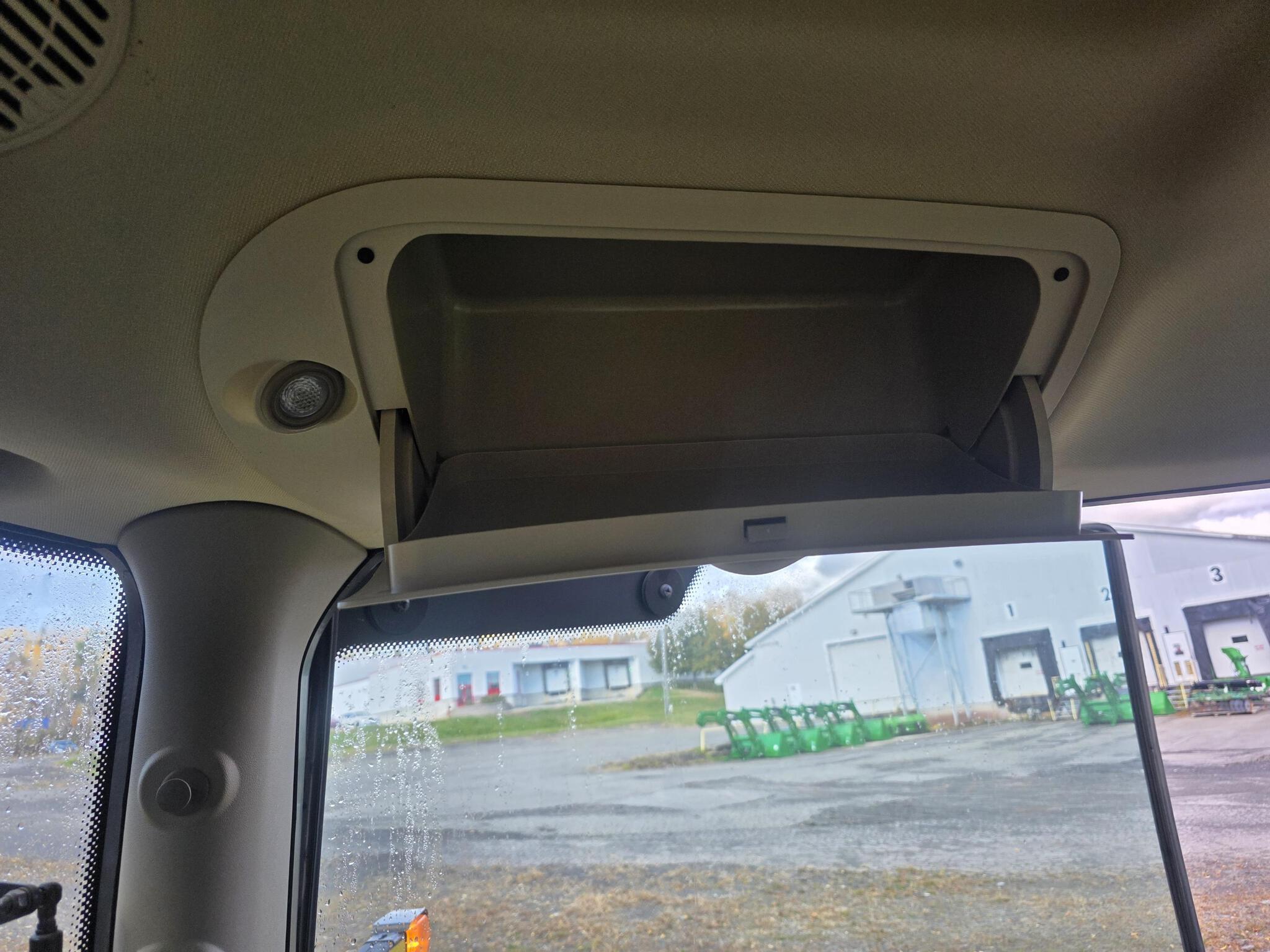 2019 John Deere 6215R Image 17