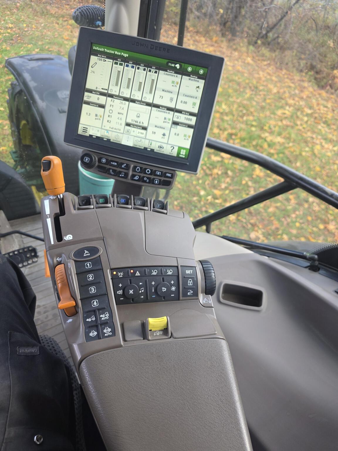 2019 John Deere 6215R Image 19