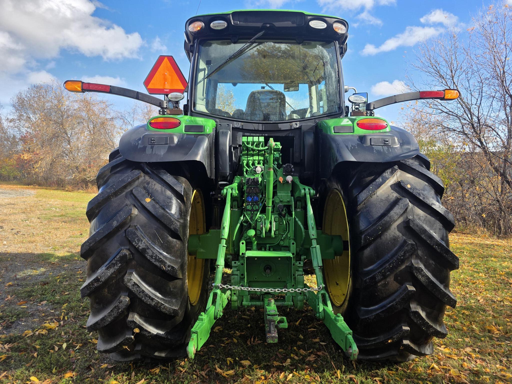 2019 John Deere 6215R Image 3