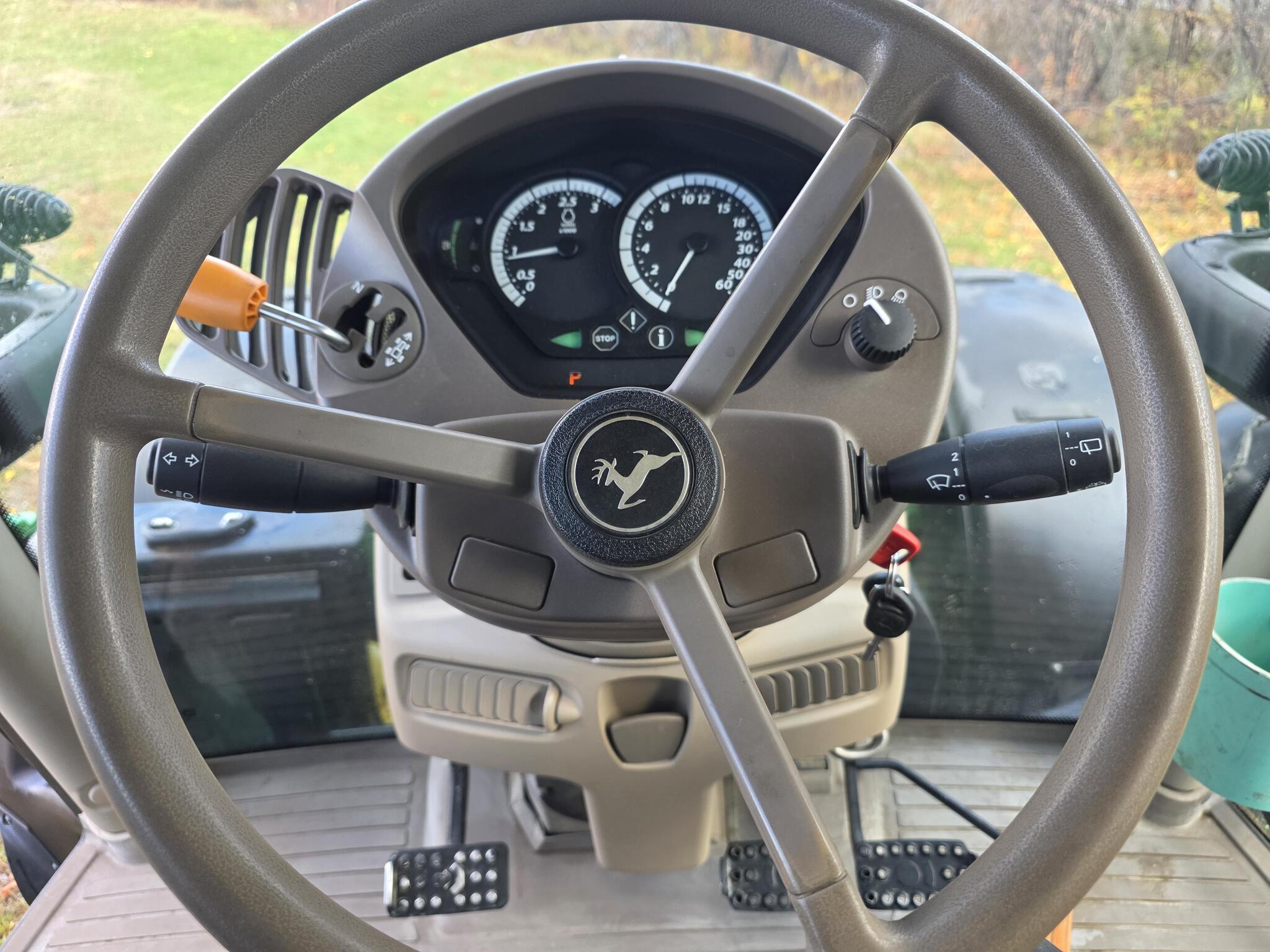 2019 John Deere 6215R Image 15