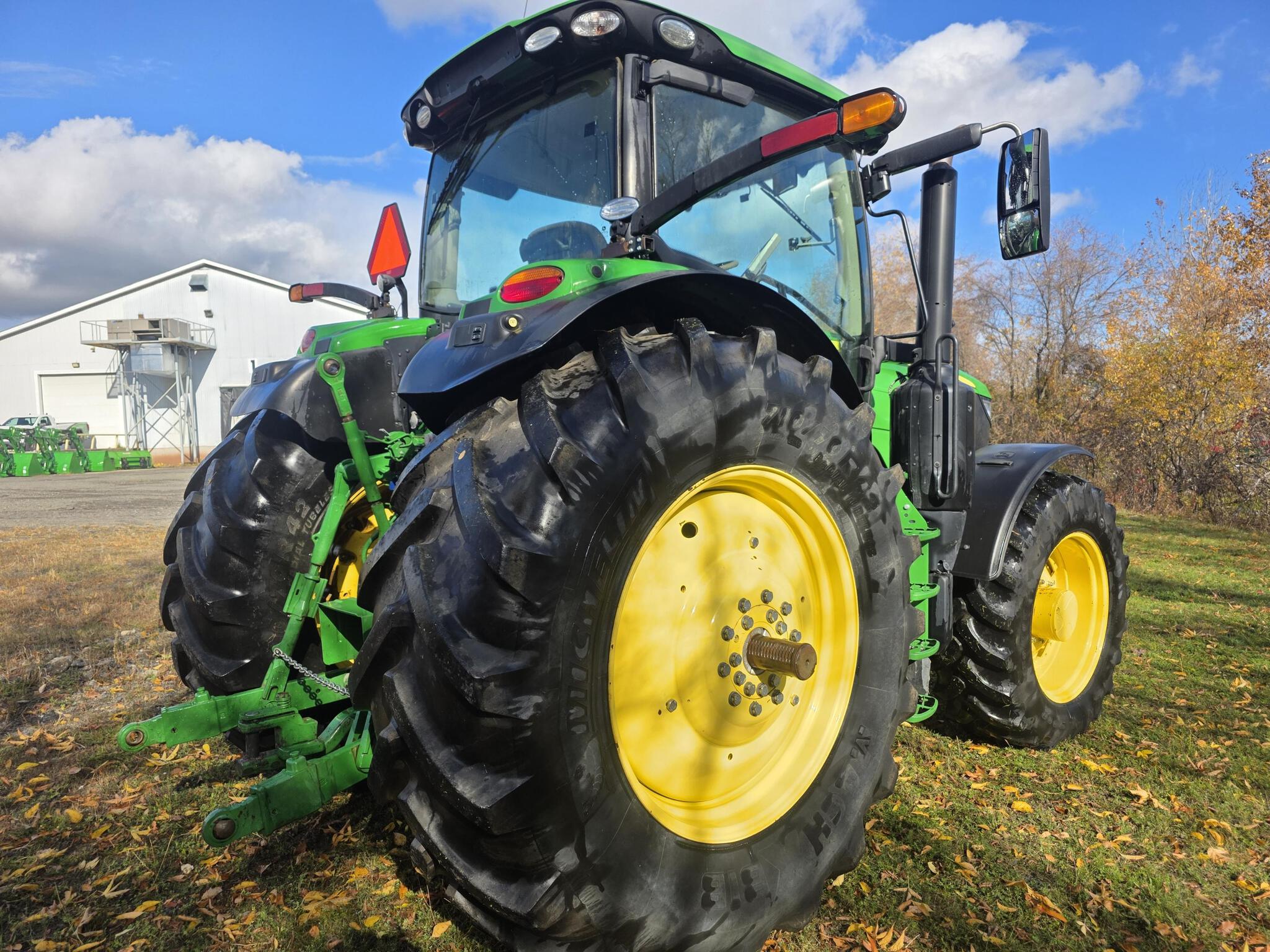 2019 John Deere 6215R Image 6