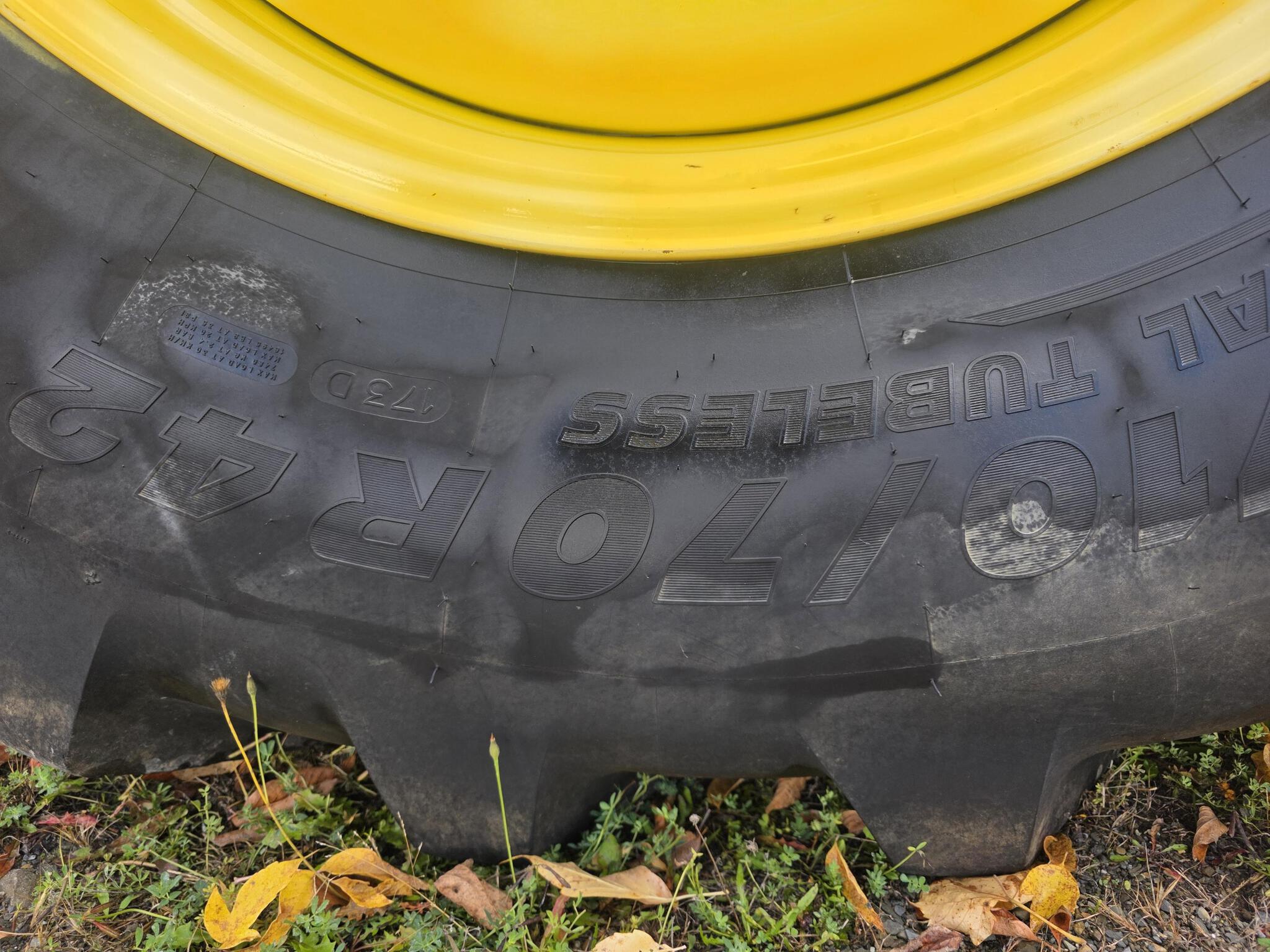 2019 John Deere 6215R Image 10