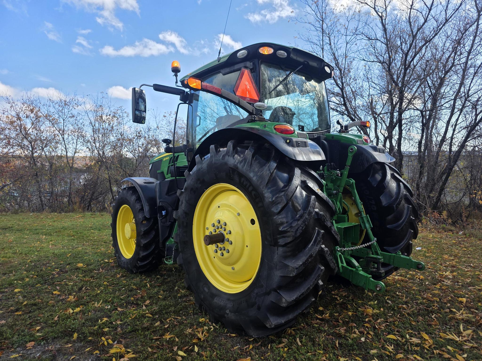 2019 John Deere 6215R Image 2