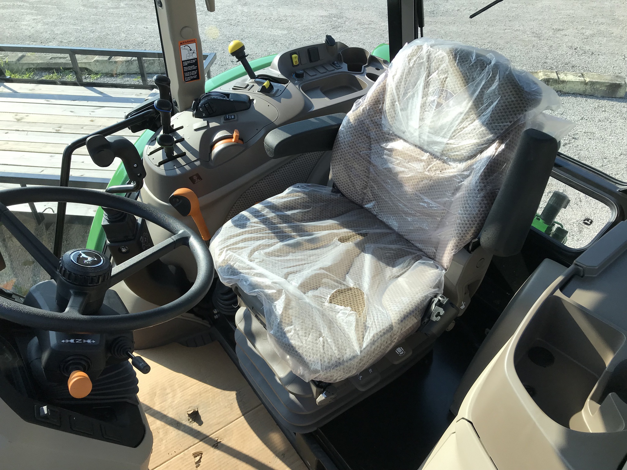 2025 John Deere 5105M Image 4