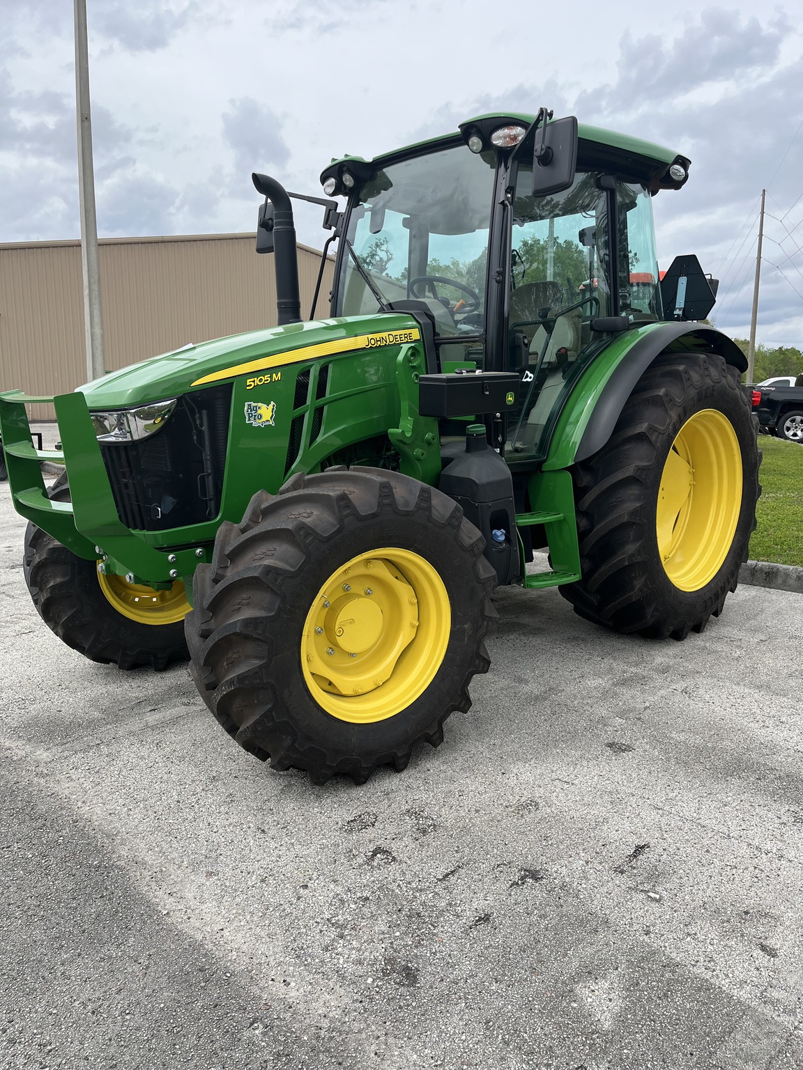 2025 John Deere 5105M Image 5