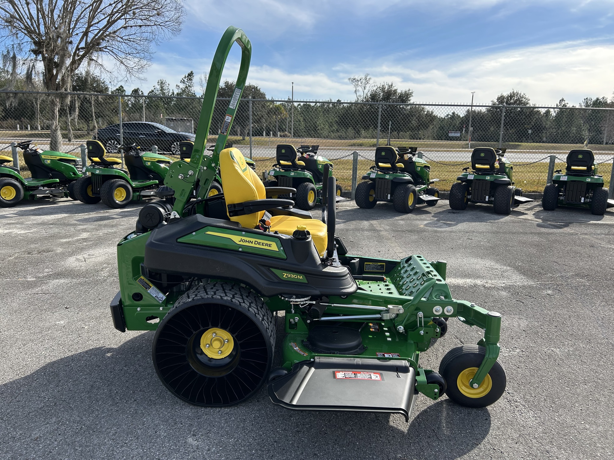 2025 John Deere Z930M Image 1