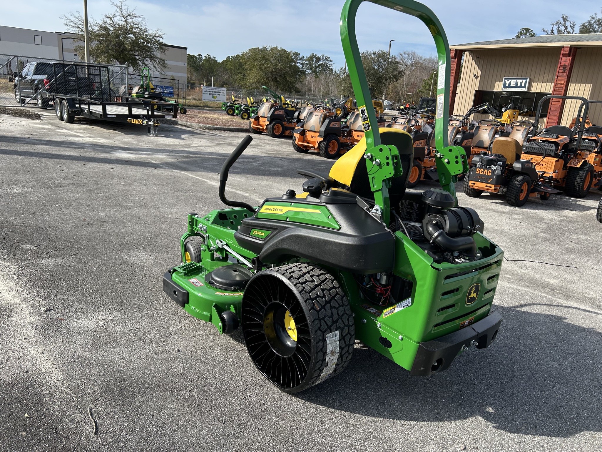 2025 John Deere Z930M Image 4