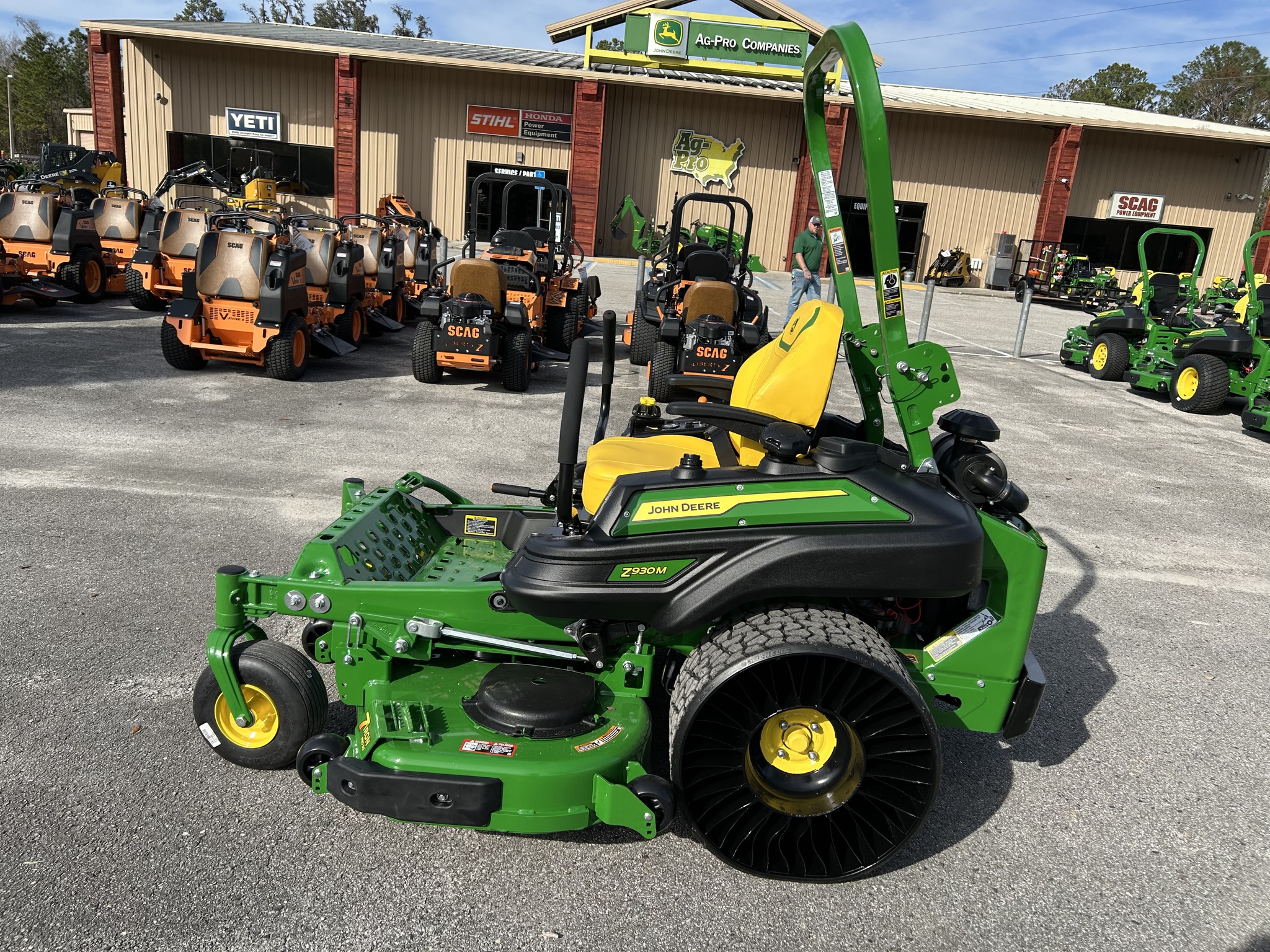 2025 John Deere Z930M Image 5
