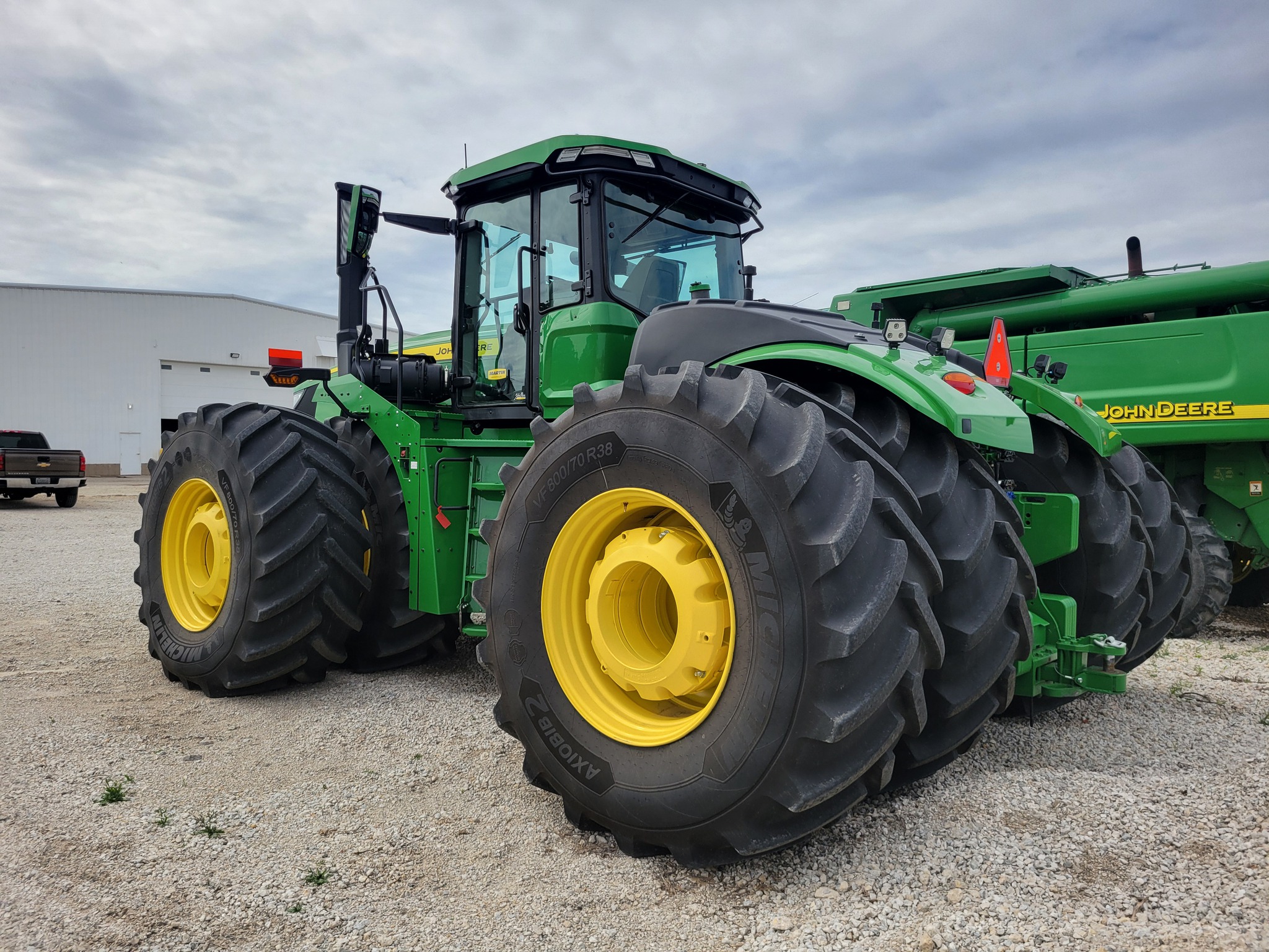  2024 John Deere 9R 640 at Heritage Tractor in Lacon, IL