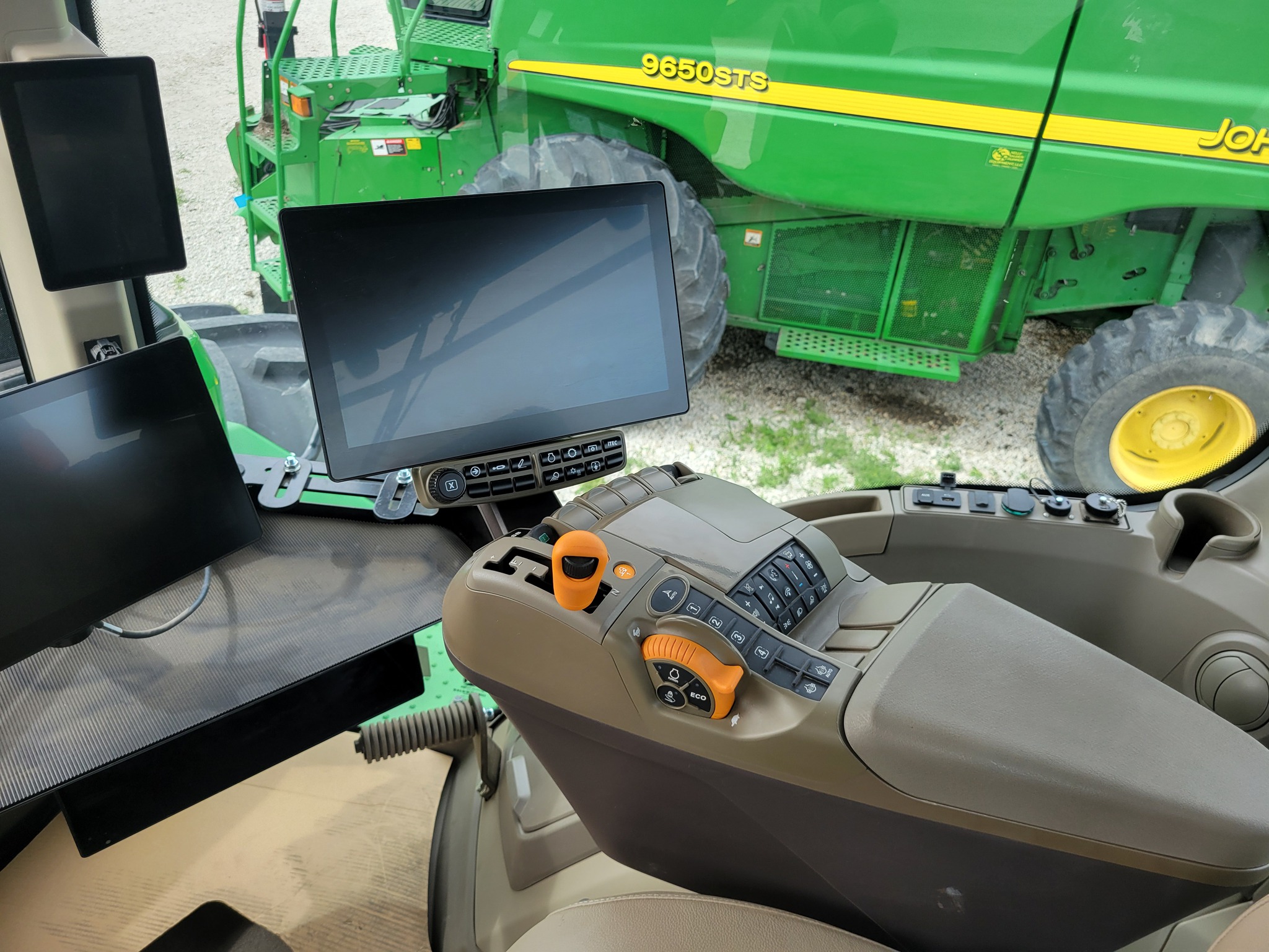  2024 John Deere 9R 640 at Heritage Tractor in Lacon, IL