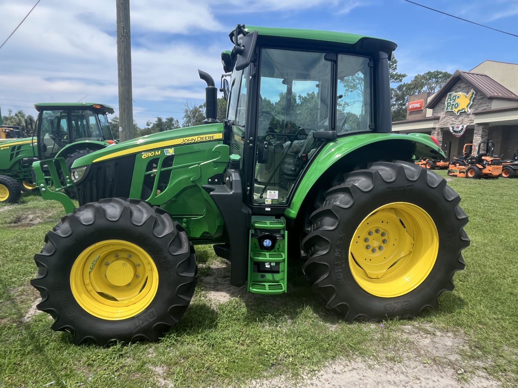 2025 John Deere 6110M Image 1