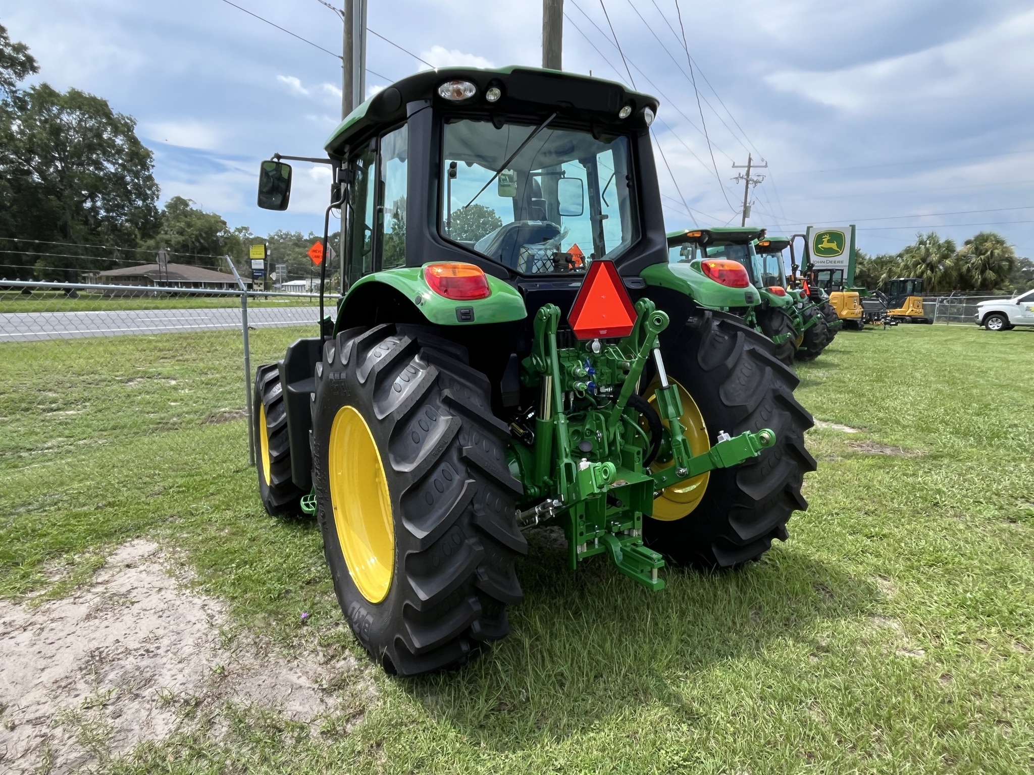 2025 John Deere 6110M Image 3