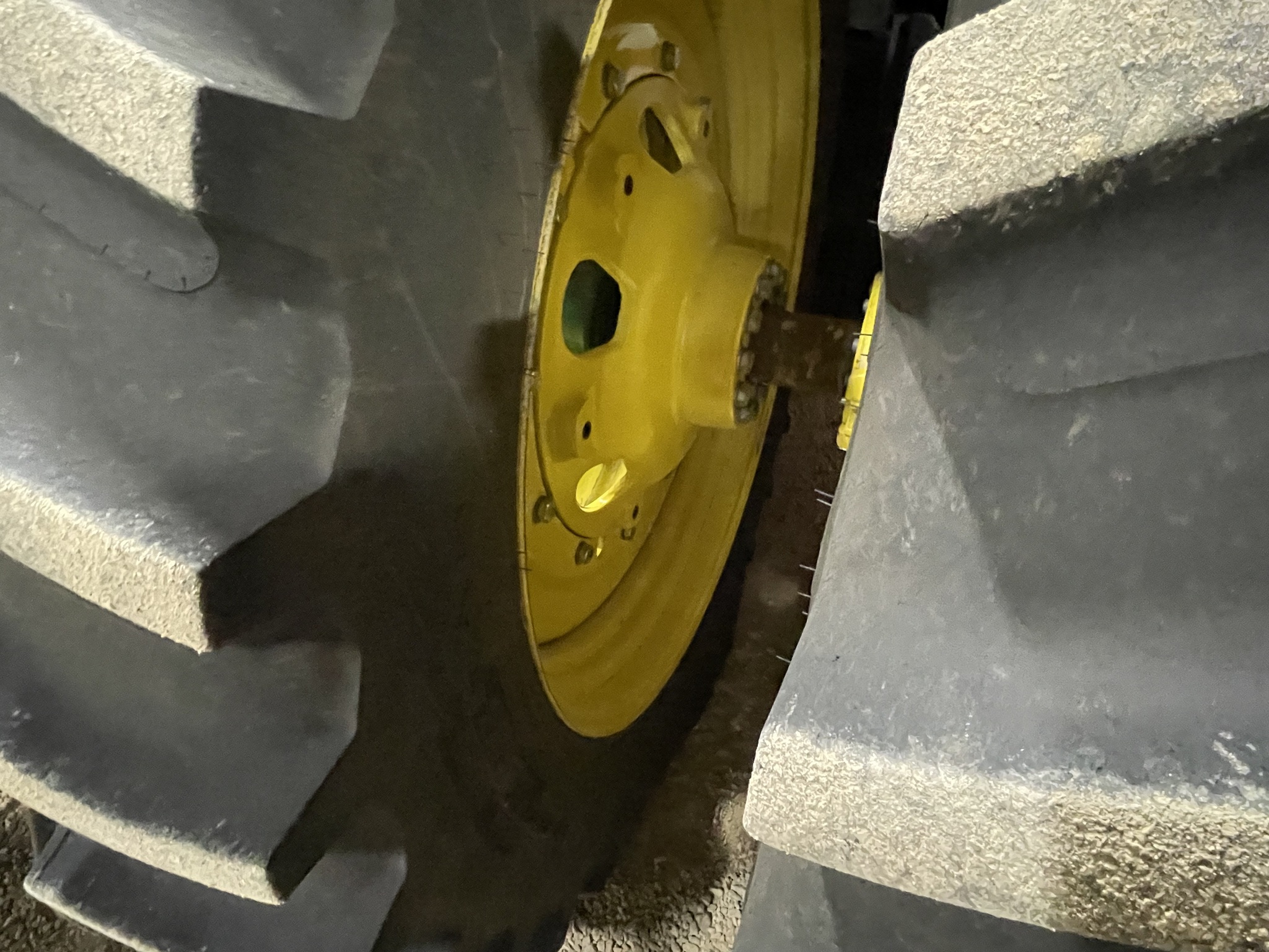  2024 John Deere 8R 370 at Heritage Tractor in Dixon, IL