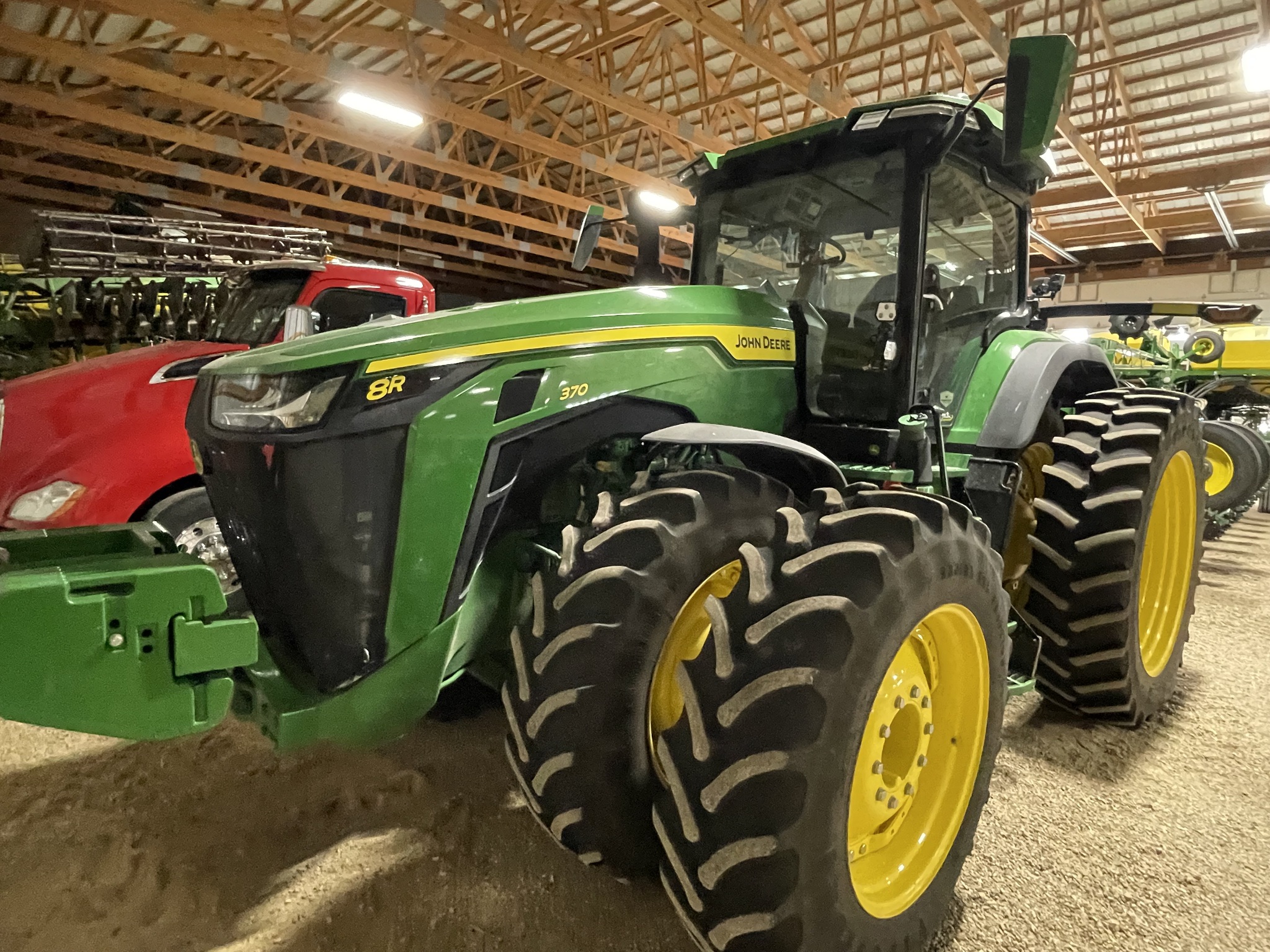  2024 John Deere 8R 370 at Heritage Tractor in Dixon, IL