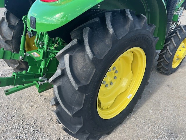 2022 John Deere 5055E Image 22