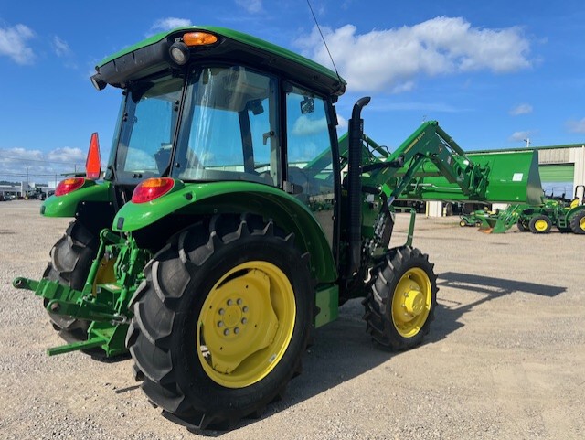 2022 John Deere 5055E Image 5