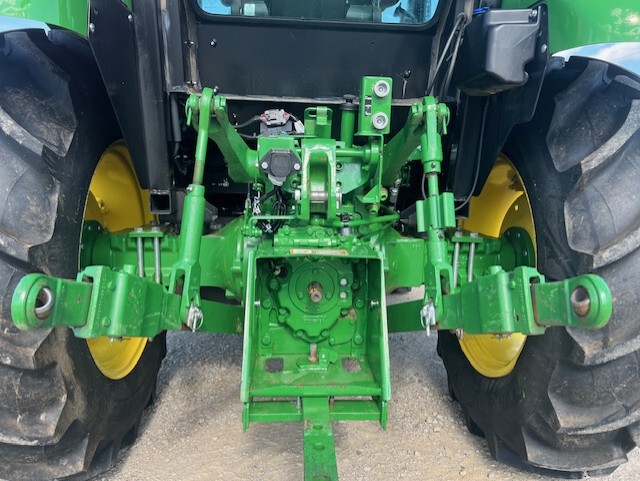 2022 John Deere 5055E Image 16