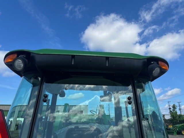 2022 John Deere 5055E Image 17