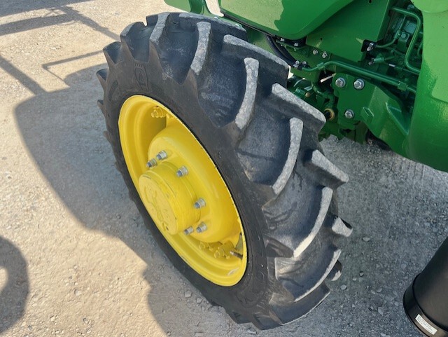 2022 John Deere 5055E Image 20