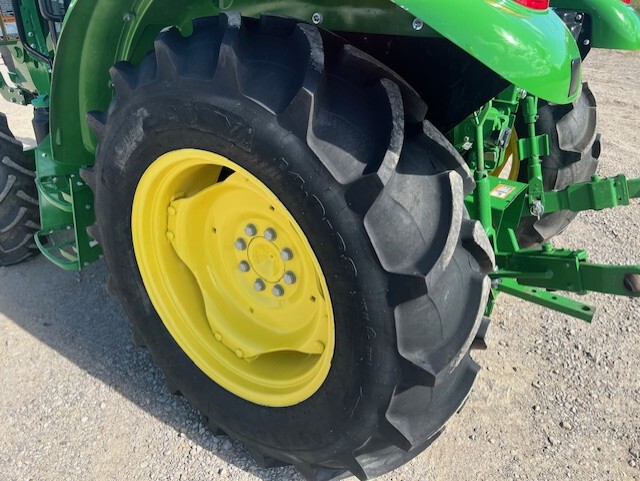2022 John Deere 5055E Image 21