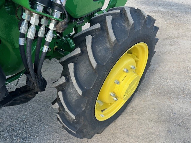 2022 John Deere 5055E Image 23