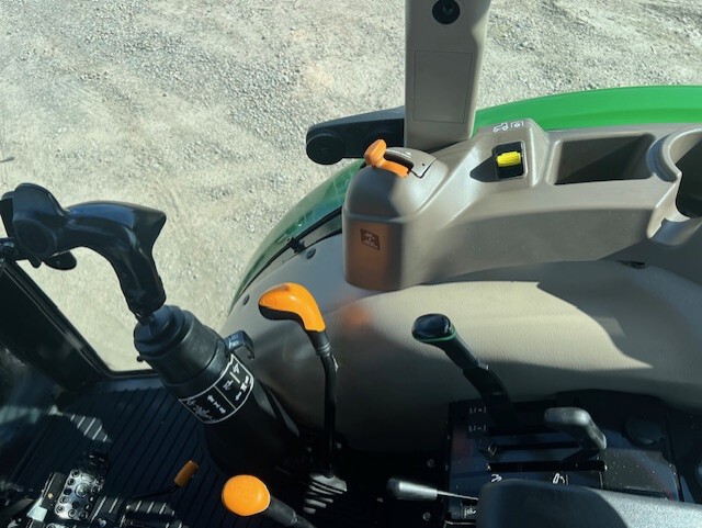 2022 John Deere 5055E Image 14