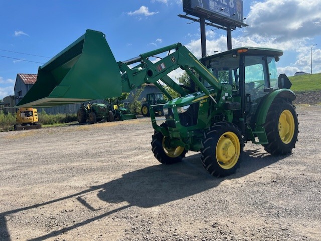 2022 John Deere 5055E Image 1