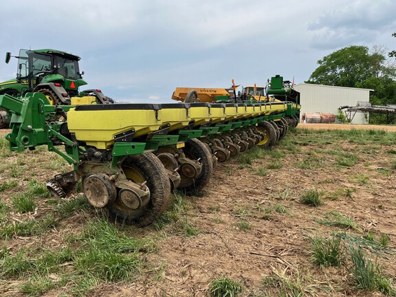 2014 John Deere 1775NT