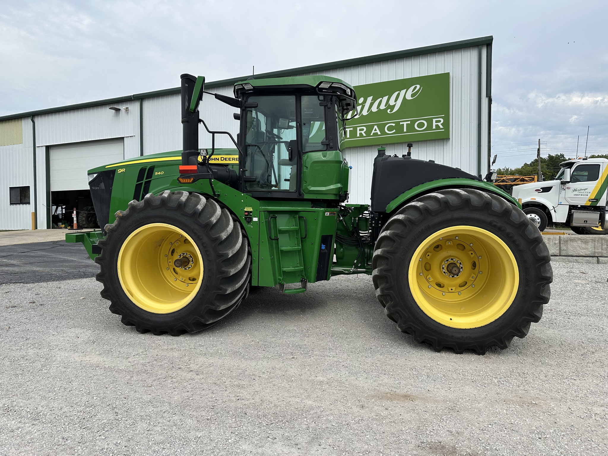  2023 John Deere 9R 540 at Heritage Tractor in Joplin, MO