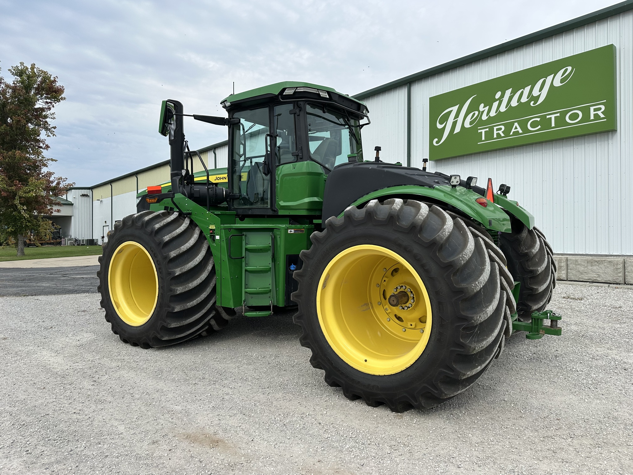  2023 John Deere 9R 540 at Heritage Tractor in Joplin, MO