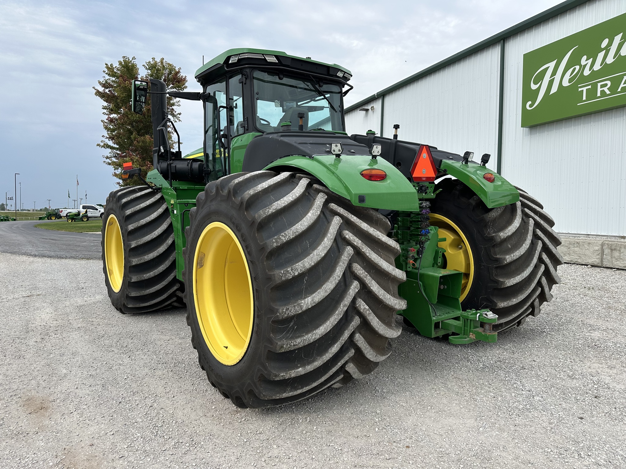  2023 John Deere 9R 540 at Heritage Tractor in Joplin, MO