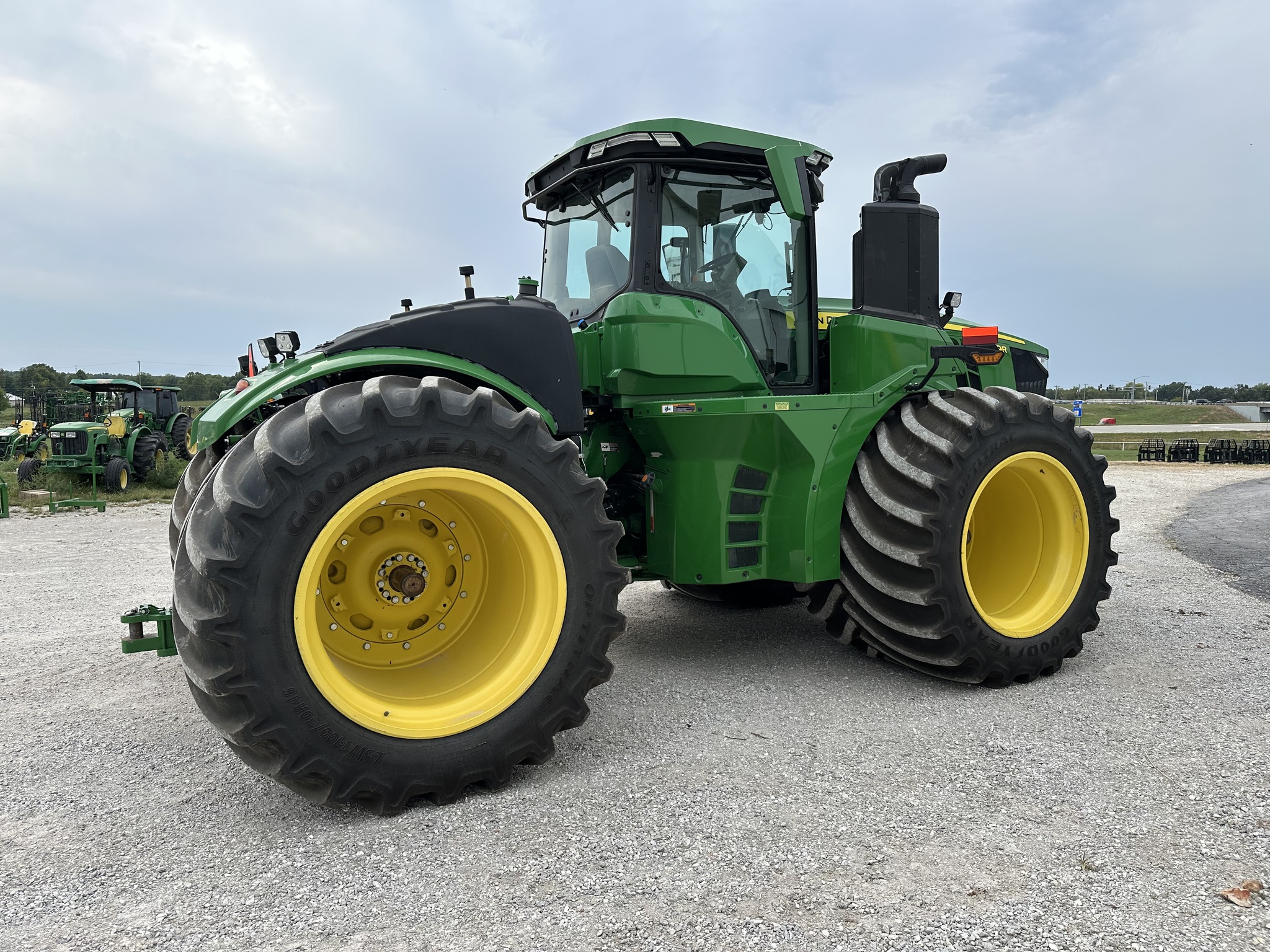  2023 John Deere 9R 540 at Heritage Tractor in Joplin, MO