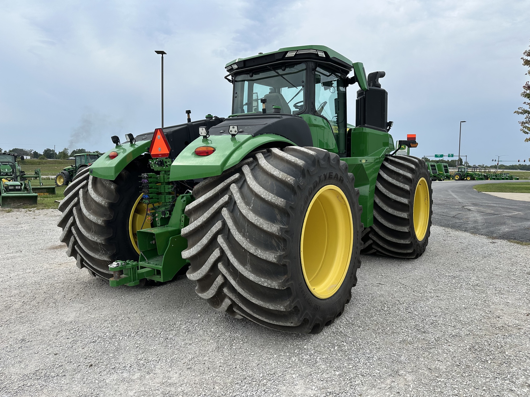  2023 John Deere 9R 540 at Heritage Tractor in Joplin, MO